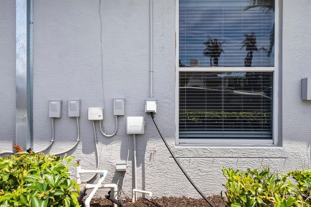 RV outlet plug