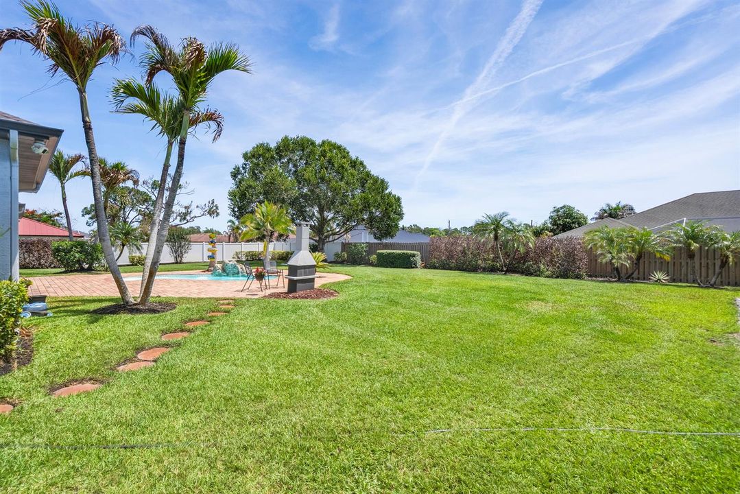 Plenty of yard space!