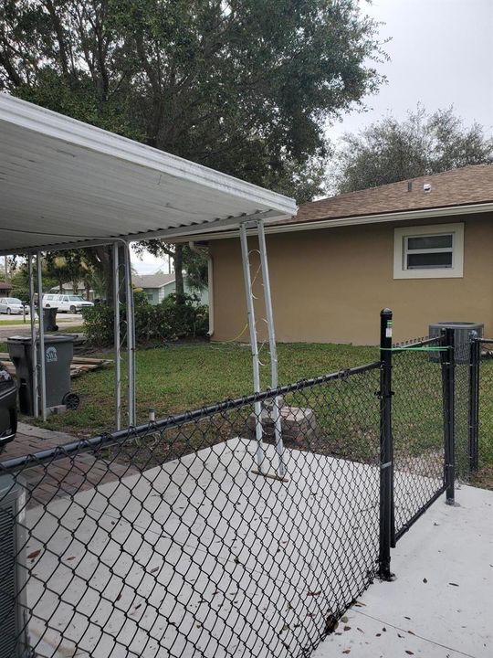 fence with carport