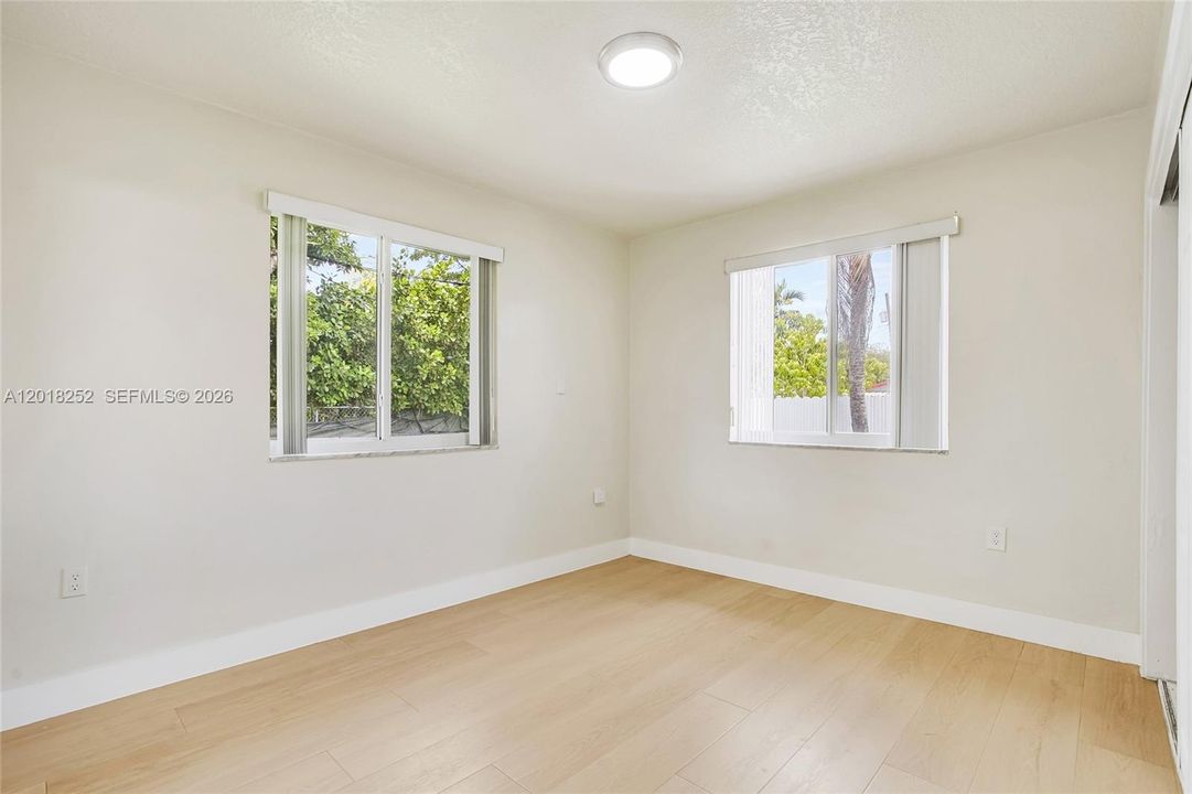 Active With Contract: $3,200 (3 beds, 2 baths, 1332 Square Feet)
