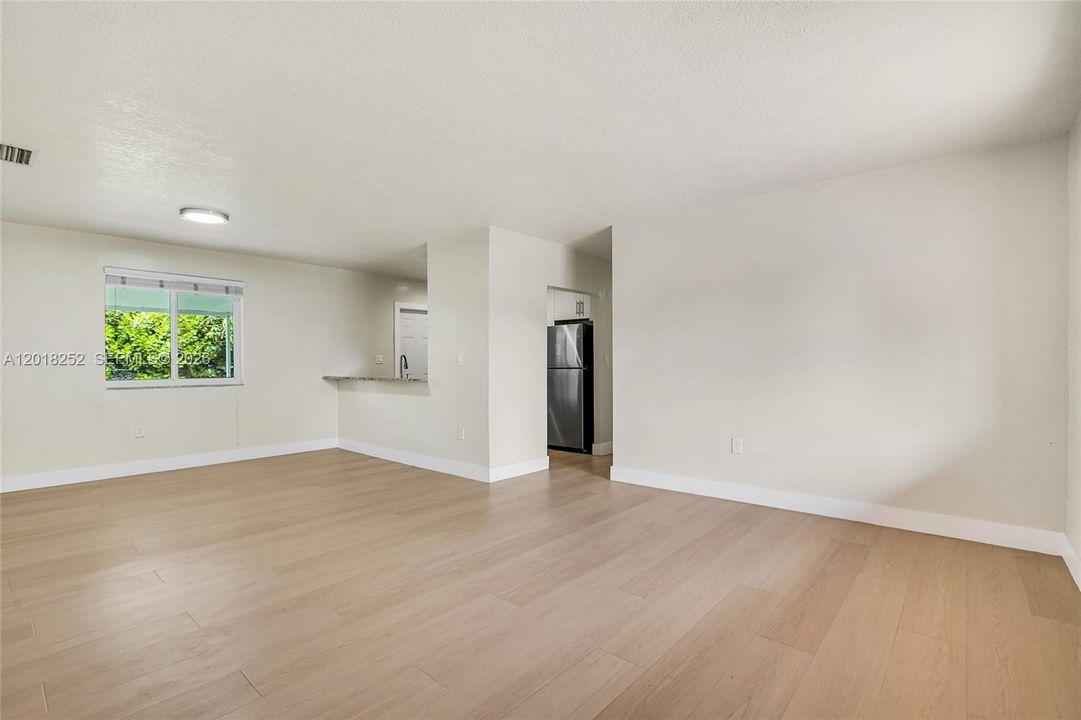 Active With Contract: $3,200 (3 beds, 2 baths, 1332 Square Feet)