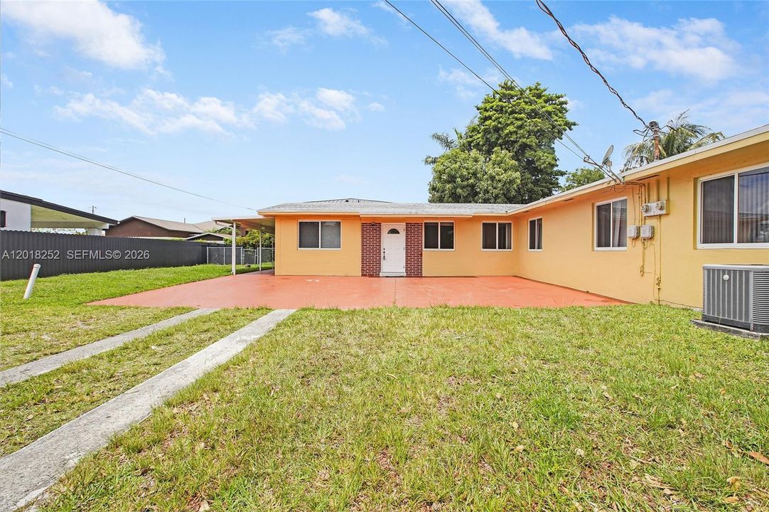 Active With Contract: $3,200 (3 beds, 2 baths, 1332 Square Feet)