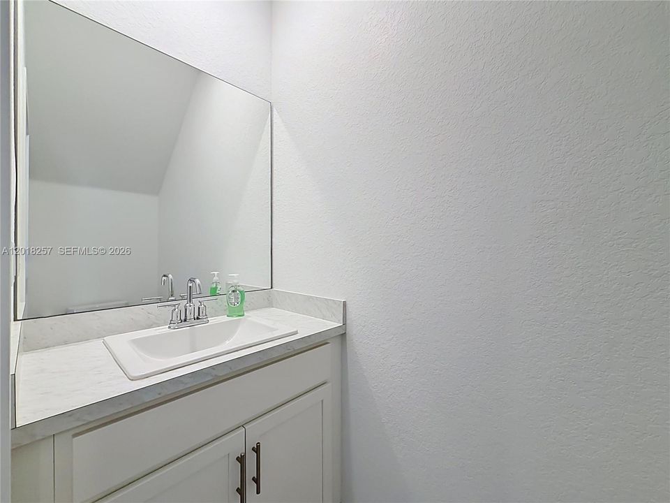 В аренду: $3,300 (3 спален, 2 ванн, 1597 Квадратных фут)