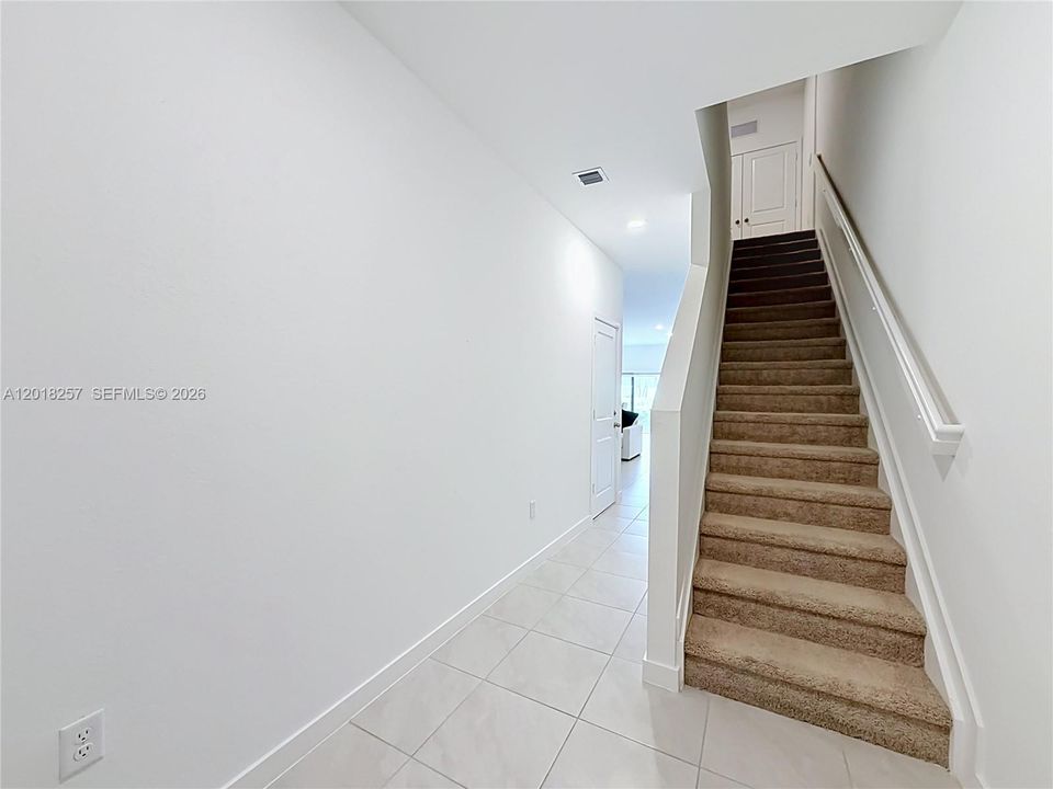 В аренду: $3,300 (3 спален, 2 ванн, 1597 Квадратных фут)