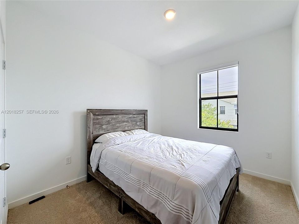В аренду: $3,300 (3 спален, 2 ванн, 1597 Квадратных фут)