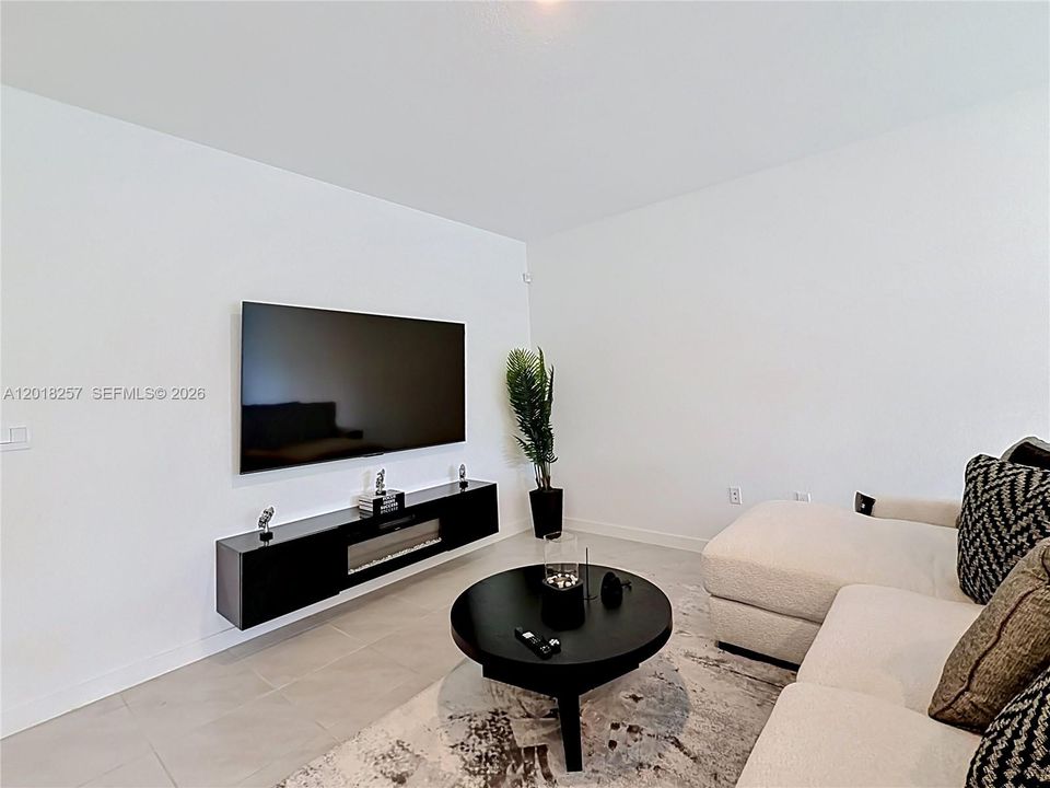 В аренду: $3,300 (3 спален, 2 ванн, 1597 Квадратных фут)