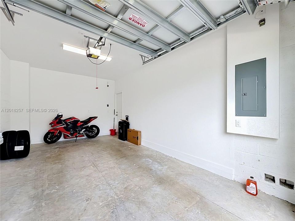 В аренду: $3,300 (3 спален, 2 ванн, 1597 Квадратных фут)