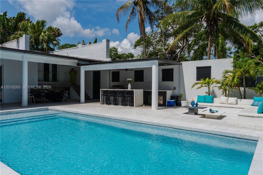 For Sale: $4,900,000 (6 beds, 6 baths, 6062 Square Feet)