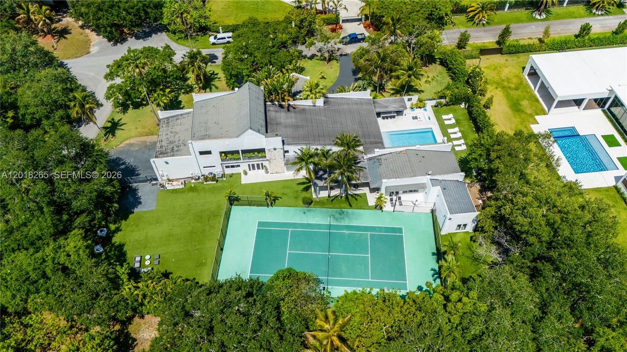 For Sale: $4,900,000 (6 beds, 6 baths, 6062 Square Feet)