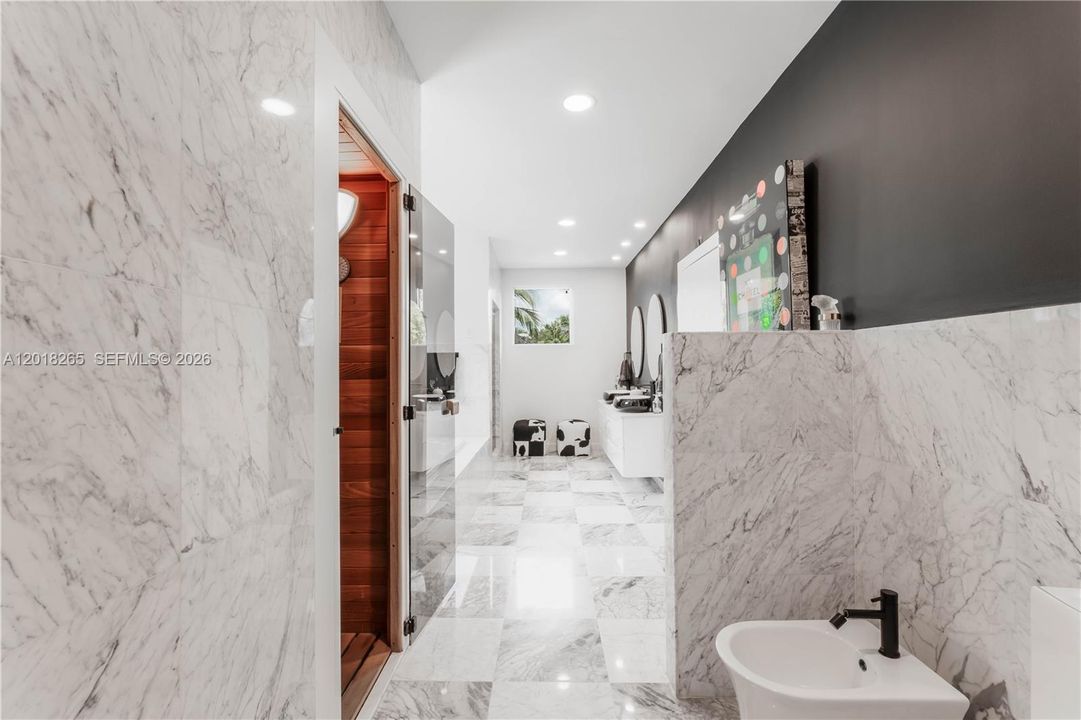 For Sale: $4,900,000 (6 beds, 6 baths, 6062 Square Feet)