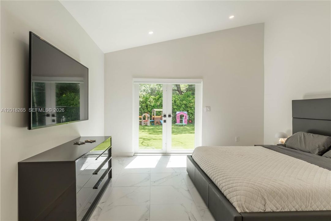 For Sale: $4,900,000 (6 beds, 6 baths, 6062 Square Feet)