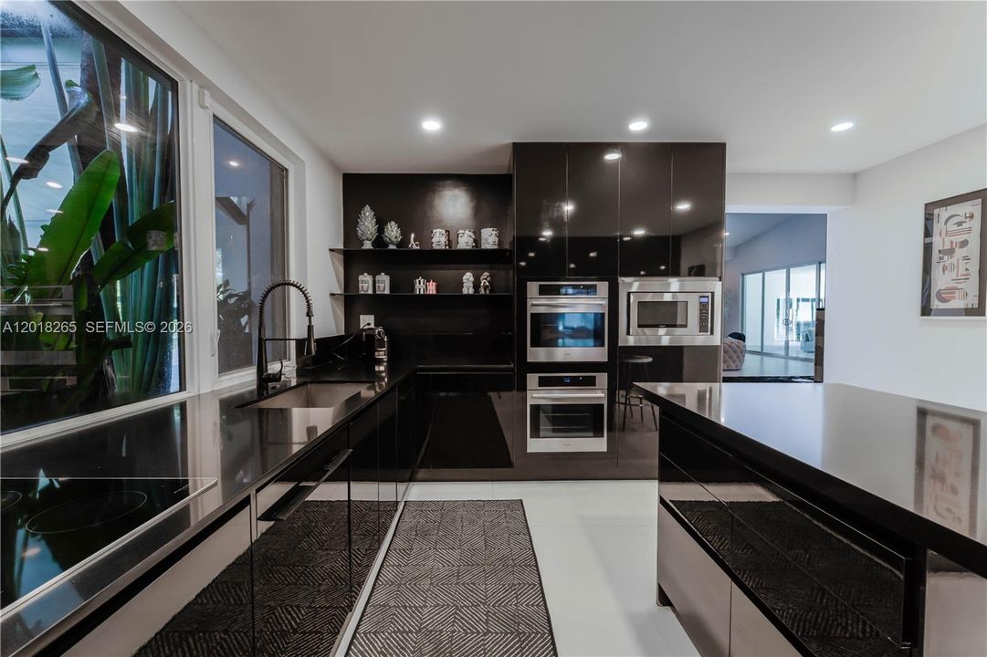 For Sale: $4,900,000 (6 beds, 6 baths, 6062 Square Feet)