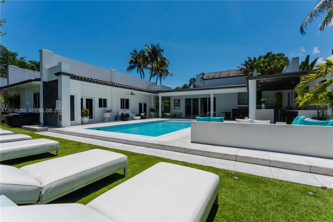 For Sale: $4,900,000 (6 beds, 6 baths, 6062 Square Feet)