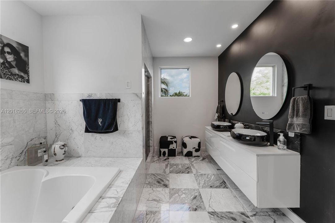 For Sale: $4,900,000 (6 beds, 6 baths, 6062 Square Feet)