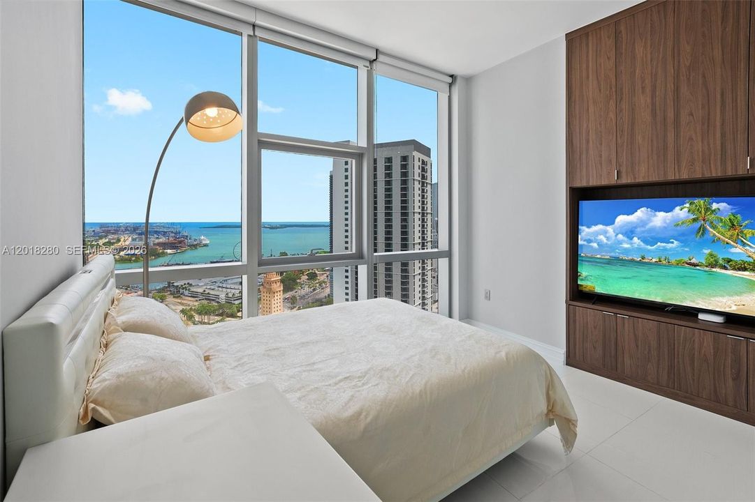 Active With Contract: $12,000 (3 beds, 4 baths, 2188 Square Feet)