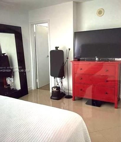 For Sale: $330,000 (2 beds, 2 baths, 894 Square Feet)