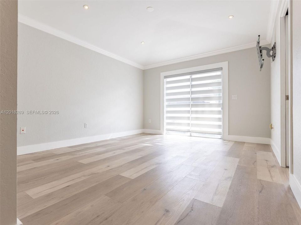 Activo con contrato: $4,350 (3 camas, 2 baños, 1526 Pies cuadrados)