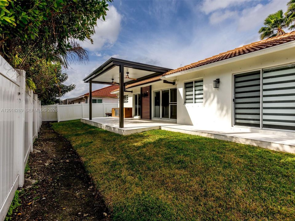Activo con contrato: $4,350 (3 camas, 2 baños, 1526 Pies cuadrados)