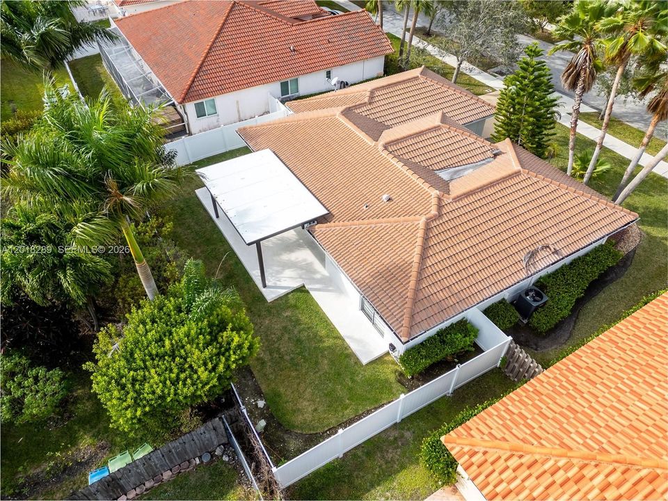Activo con contrato: $4,350 (3 camas, 2 baños, 1526 Pies cuadrados)