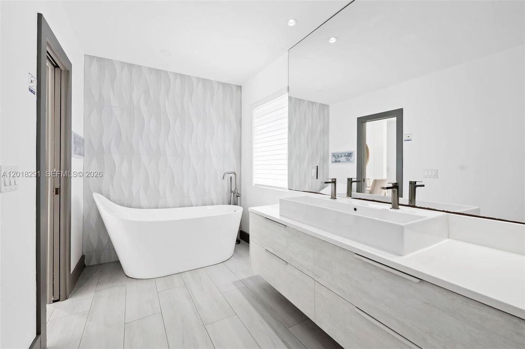 Primary bath