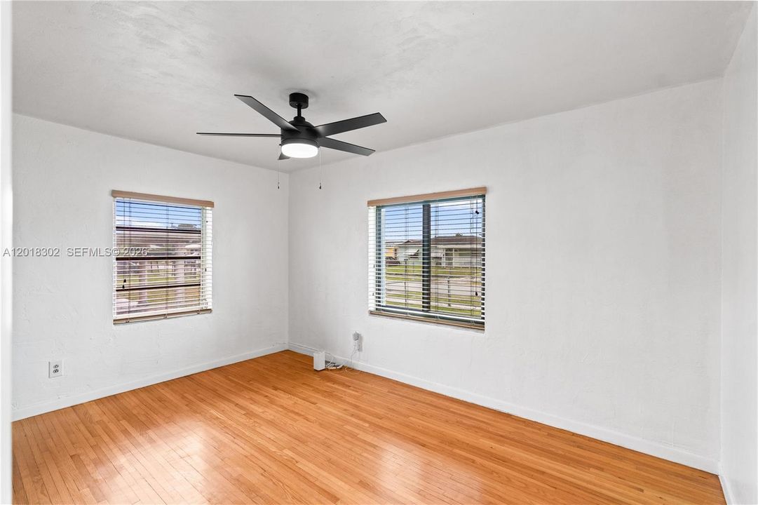 Vendido Recientemente: $499,900 (4 camas, 2 baños, 1552 Pies cuadrados)