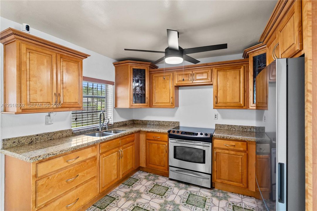 Vendido Recientemente: $499,900 (4 camas, 2 baños, 1552 Pies cuadrados)