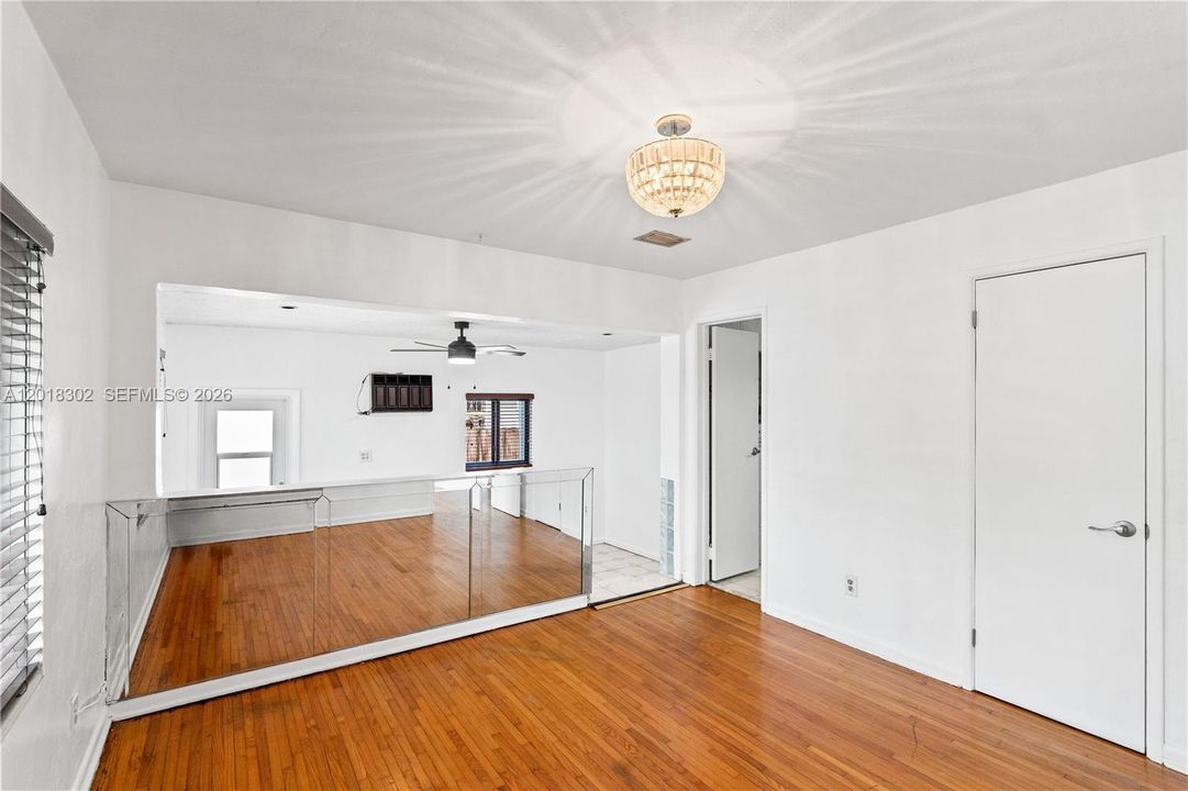 Vendido Recientemente: $499,900 (4 camas, 2 baños, 1552 Pies cuadrados)