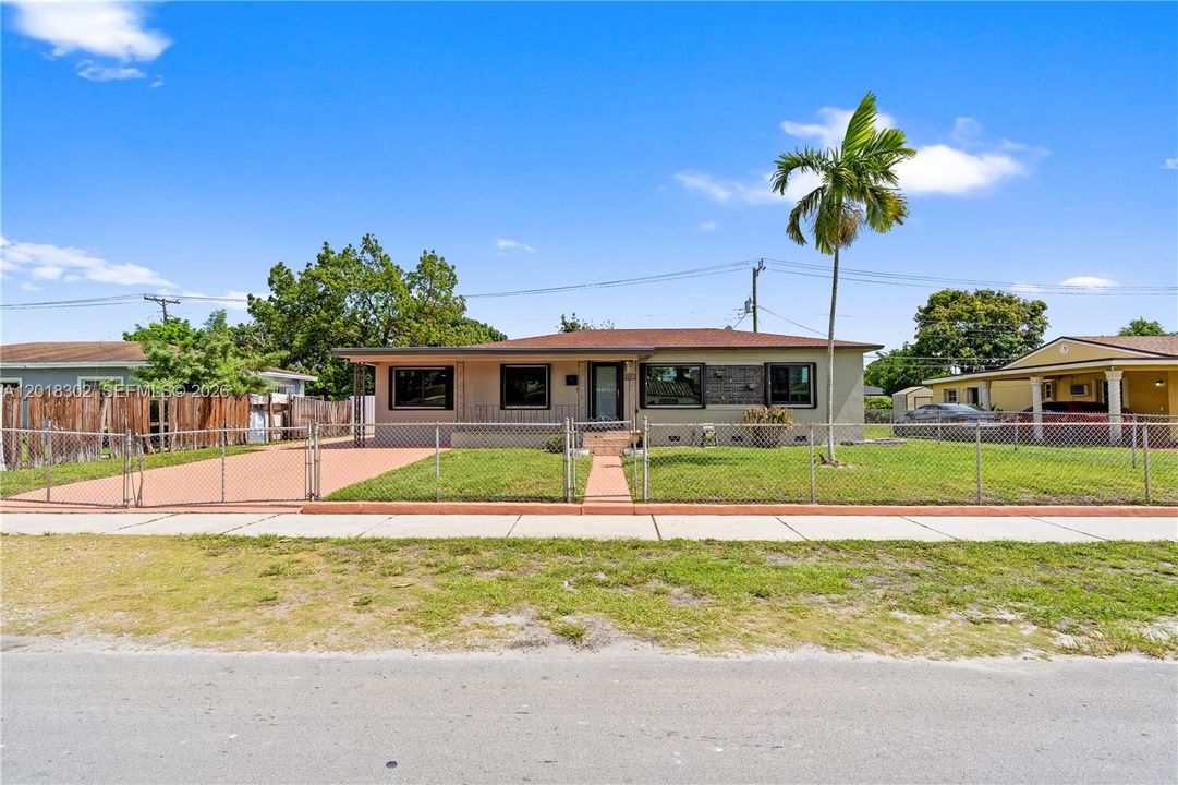 Vendido Recientemente: $499,900 (4 camas, 2 baños, 1552 Pies cuadrados)