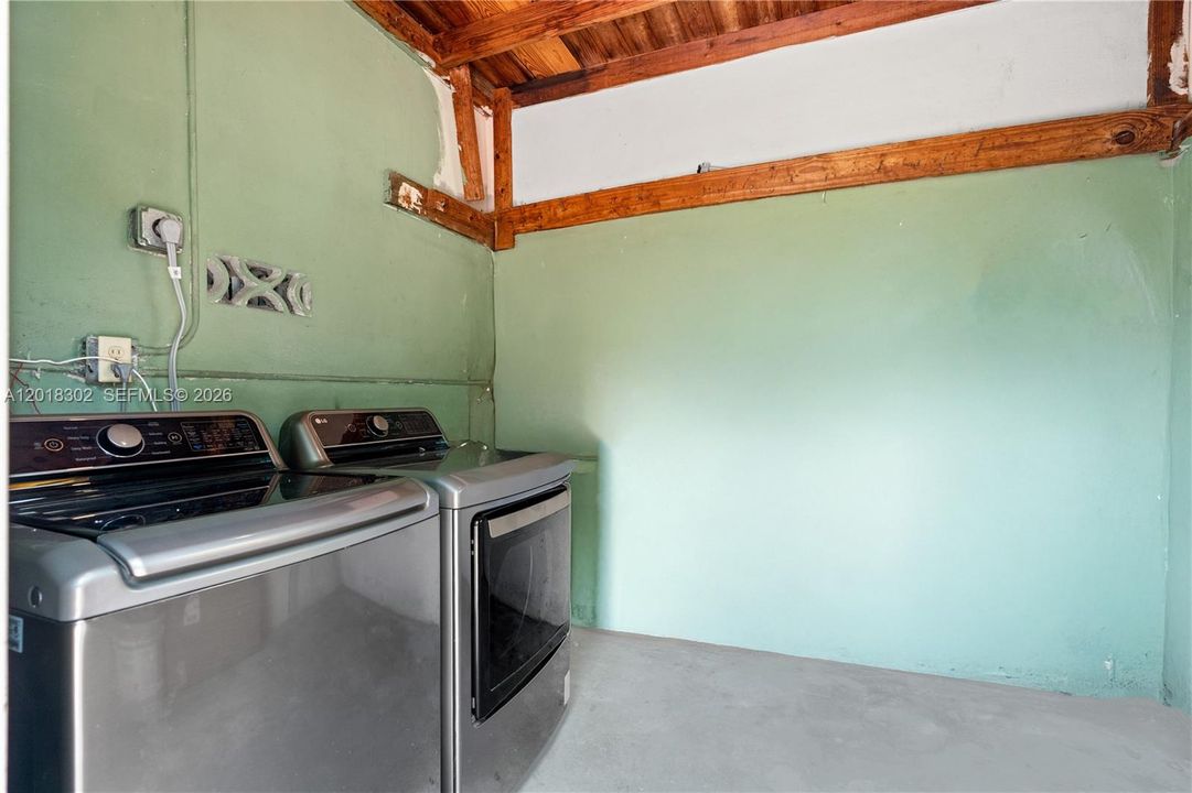 Vendido Recientemente: $499,900 (4 camas, 2 baños, 1552 Pies cuadrados)