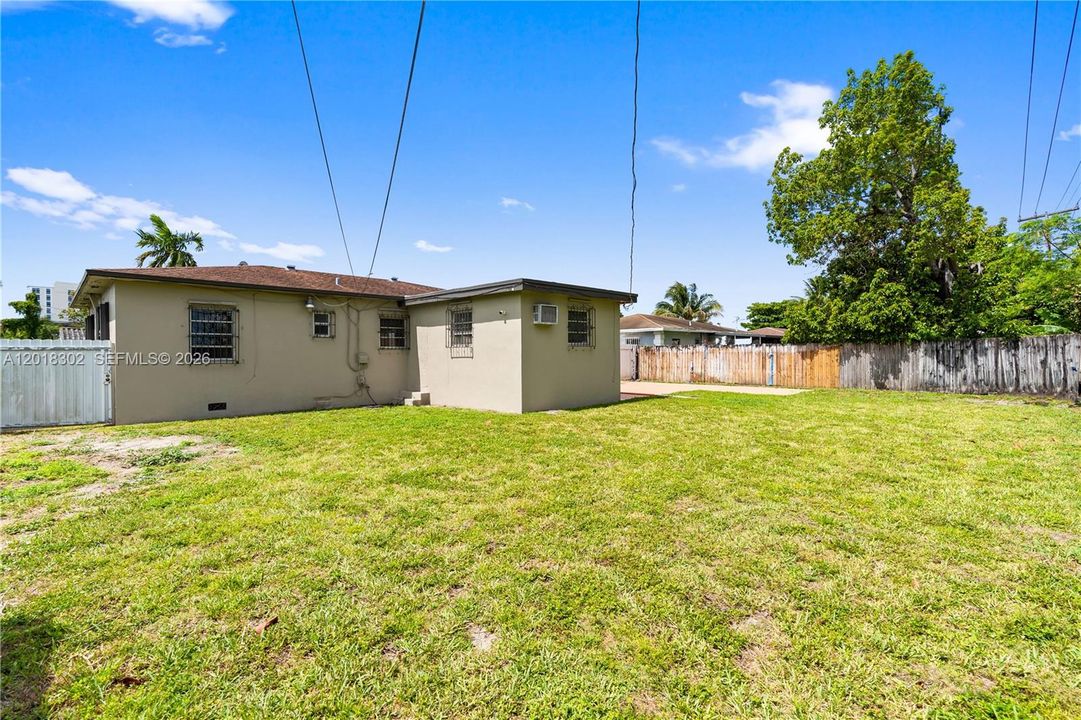 Vendido Recientemente: $499,900 (4 camas, 2 baños, 1552 Pies cuadrados)