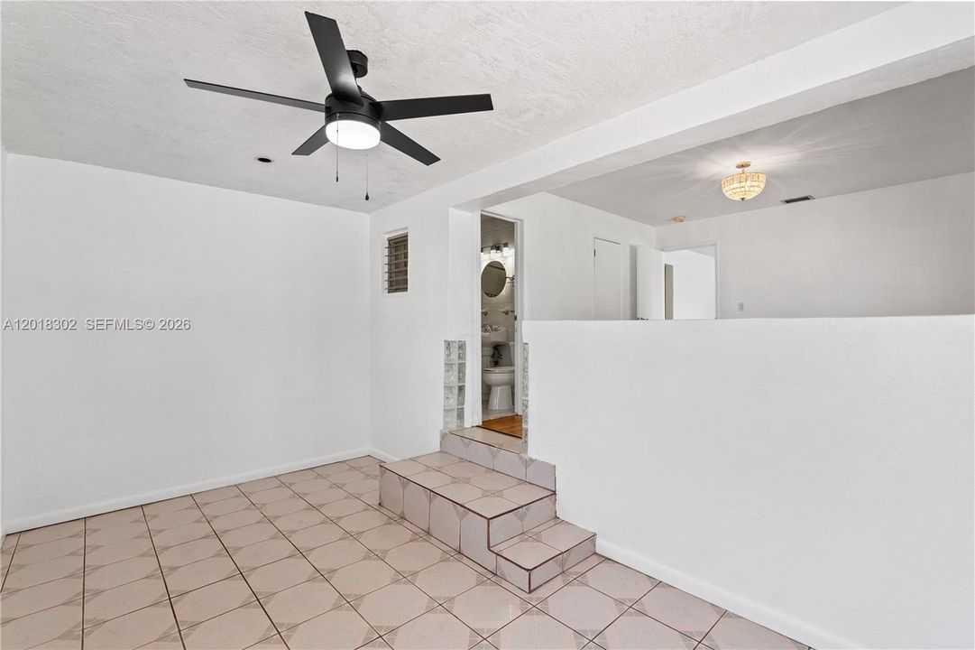 Vendido Recientemente: $499,900 (4 camas, 2 baños, 1552 Pies cuadrados)