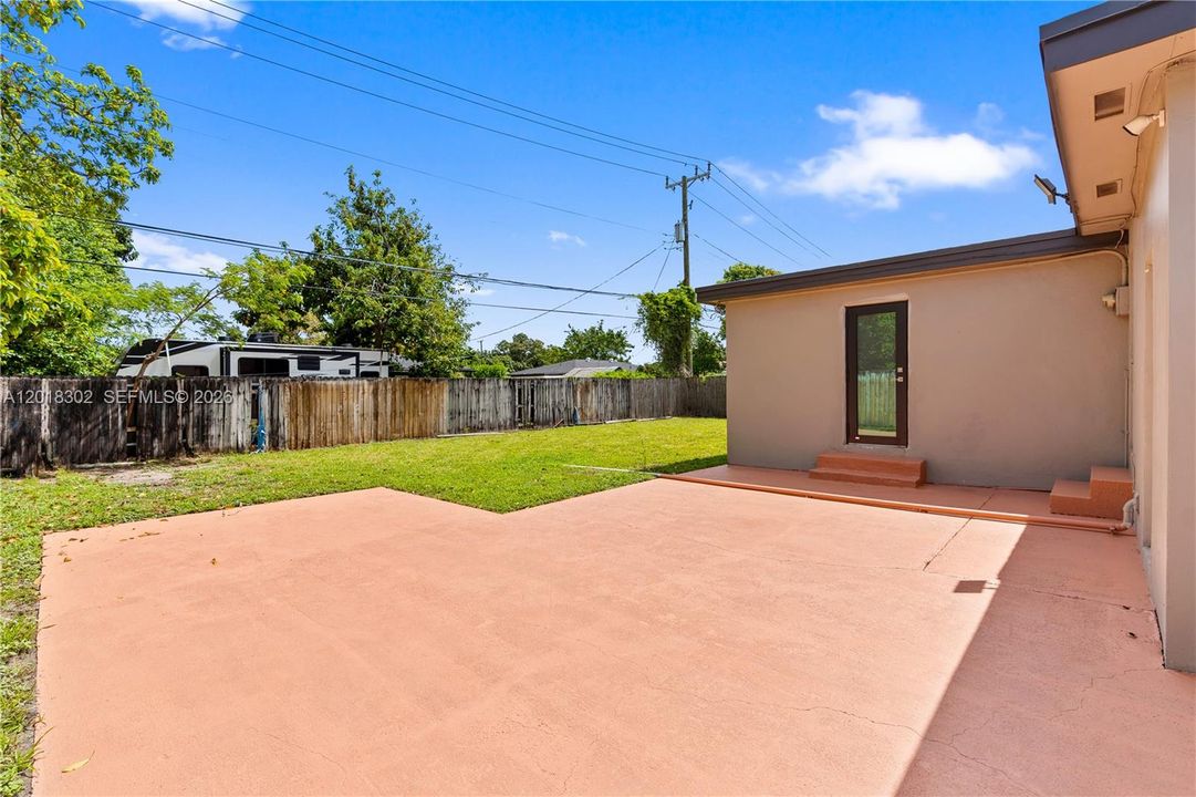 Vendido Recientemente: $499,900 (4 camas, 2 baños, 1552 Pies cuadrados)
