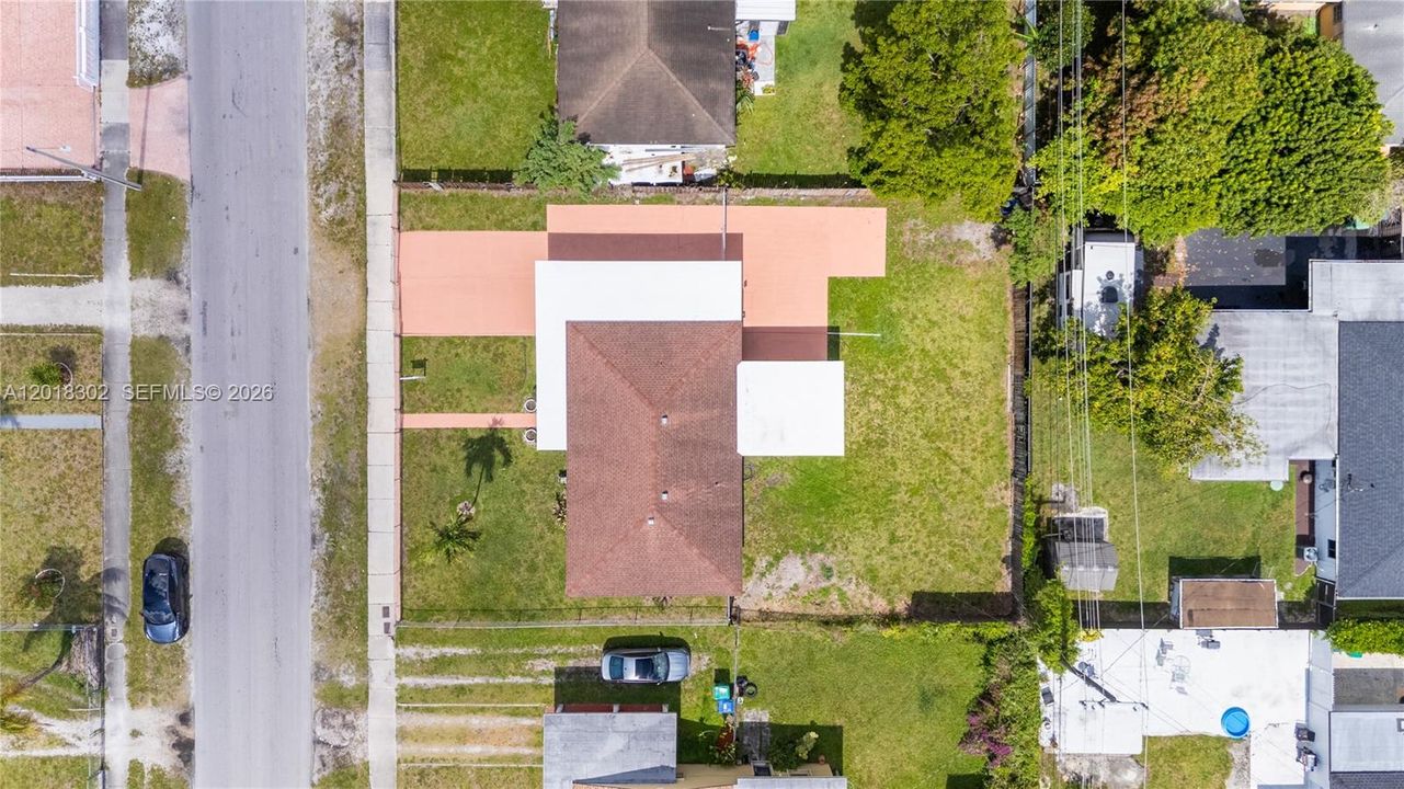 Vendido Recientemente: $499,900 (4 camas, 2 baños, 1552 Pies cuadrados)
