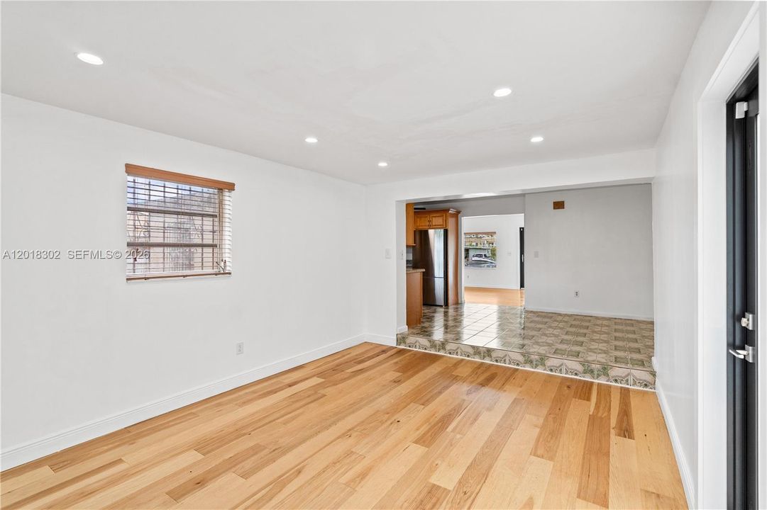 Vendido Recientemente: $499,900 (4 camas, 2 baños, 1552 Pies cuadrados)