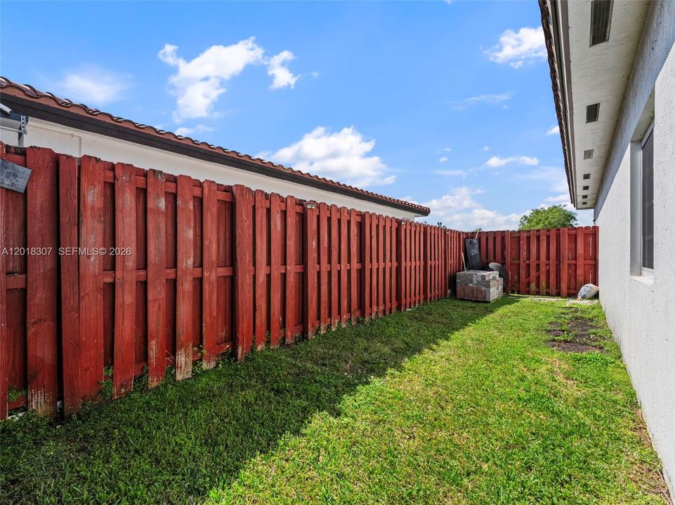 Activo con contrato: $449,000 (3 camas, 2 baños, 1083 Pies cuadrados)