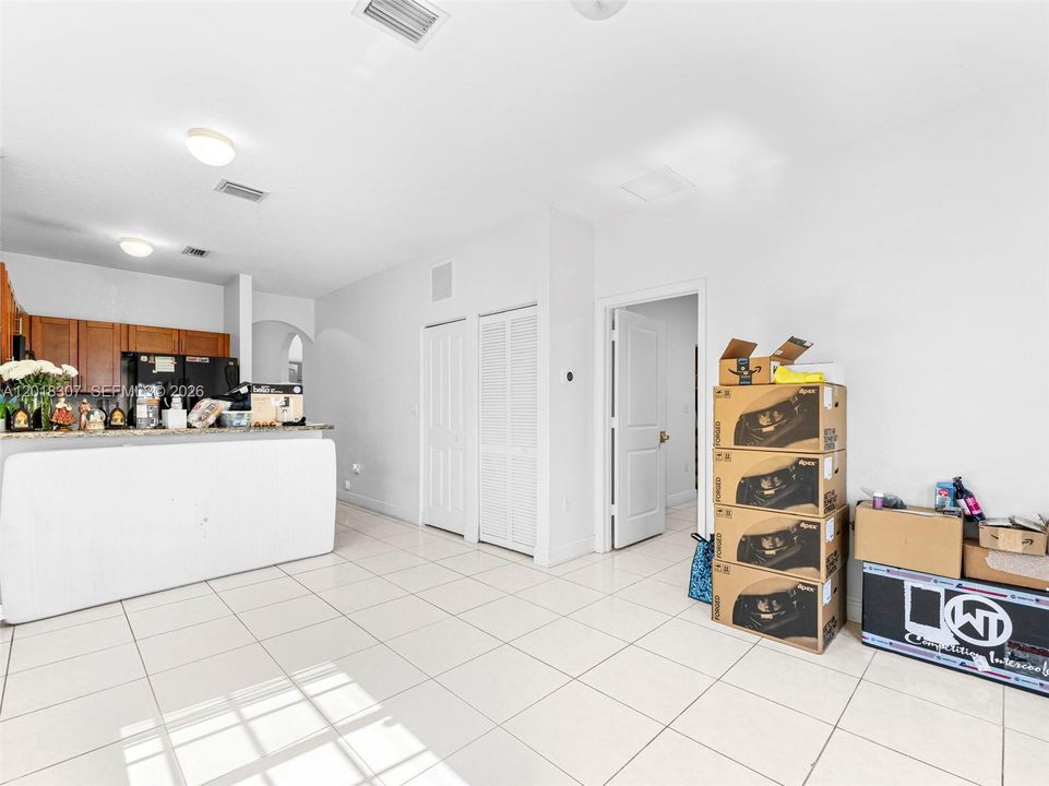 Activo con contrato: $449,000 (3 camas, 2 baños, 1083 Pies cuadrados)