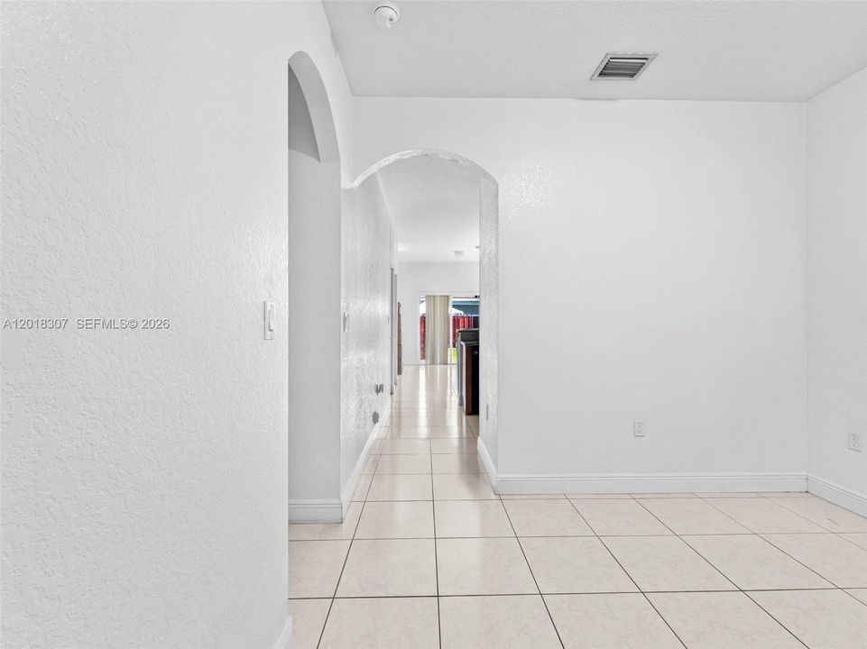 Activo con contrato: $449,000 (3 camas, 2 baños, 1083 Pies cuadrados)