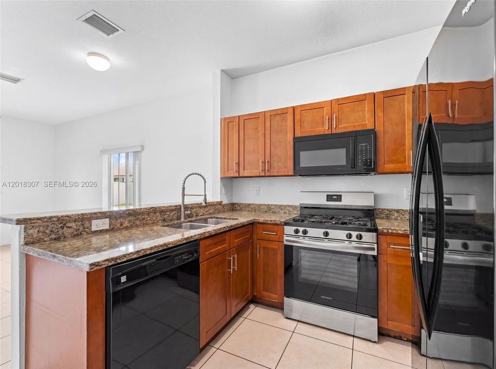 Activo con contrato: $449,000 (3 camas, 2 baños, 1083 Pies cuadrados)