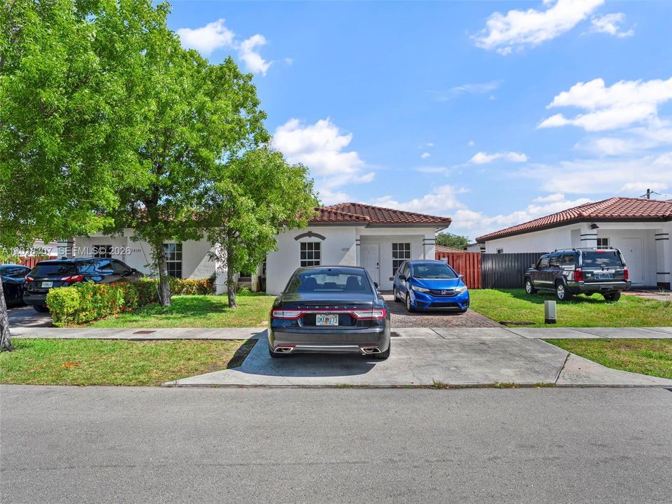 Activo con contrato: $449,000 (3 camas, 2 baños, 1083 Pies cuadrados)