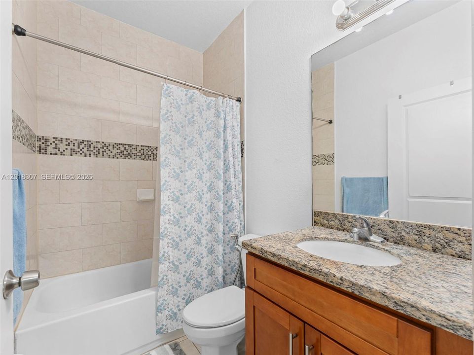 Activo con contrato: $449,000 (3 camas, 2 baños, 1083 Pies cuadrados)