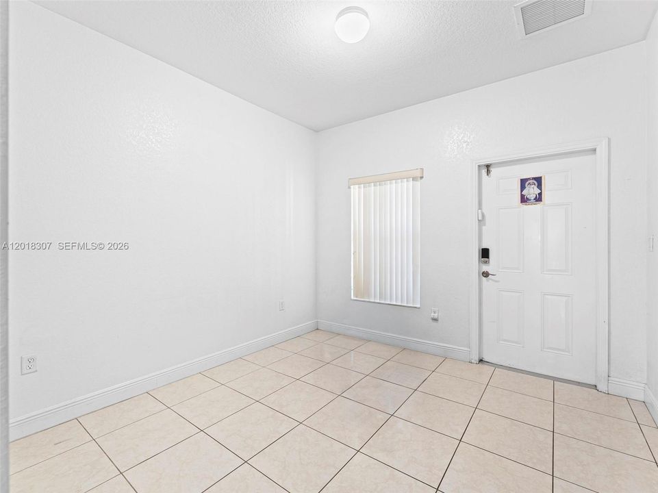 Activo con contrato: $449,000 (3 camas, 2 baños, 1083 Pies cuadrados)