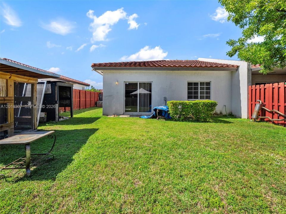 Activo con contrato: $449,000 (3 camas, 2 baños, 1083 Pies cuadrados)