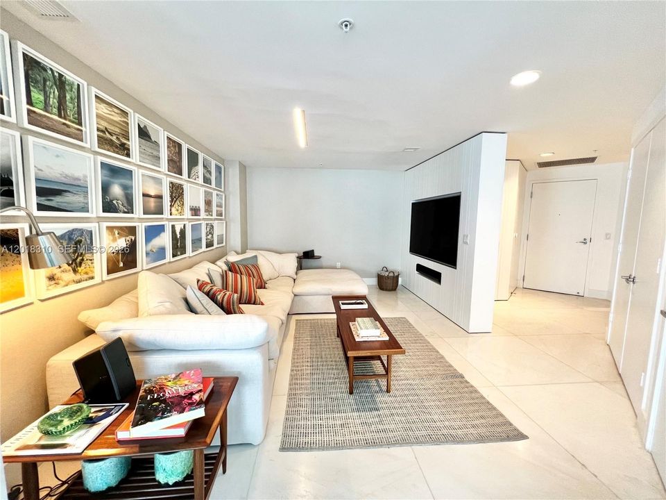 For Rent: $7,500 (2 beds, 2 baths, 1958 Square Feet)