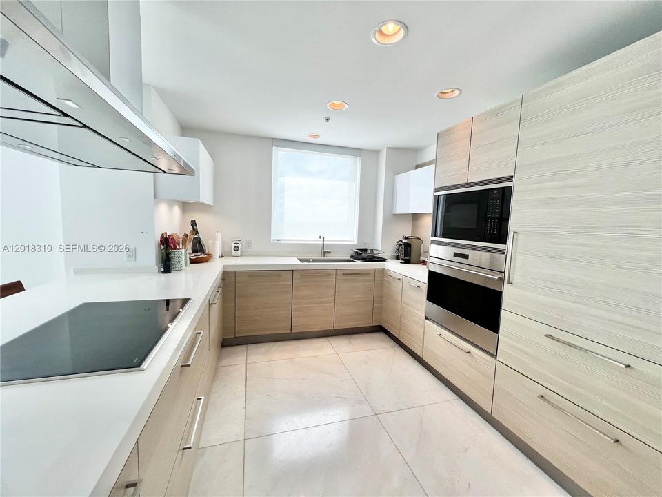 For Rent: $7,500 (2 beds, 2 baths, 1958 Square Feet)