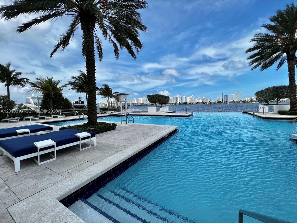 For Rent: $7,500 (2 beds, 2 baths, 1958 Square Feet)