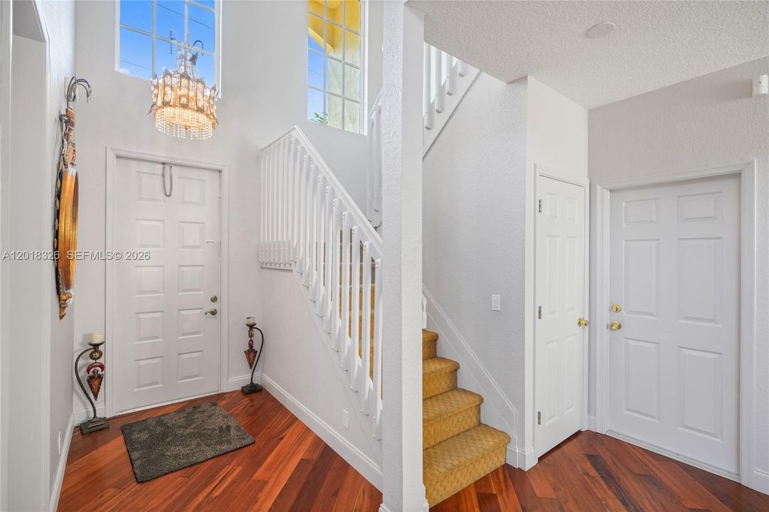 En Venta: $699,000 (3 camas, 2 baños, 2163 Pies cuadrados)