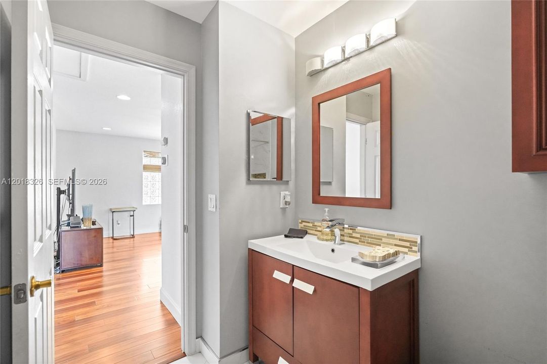 2nd floor bathroom