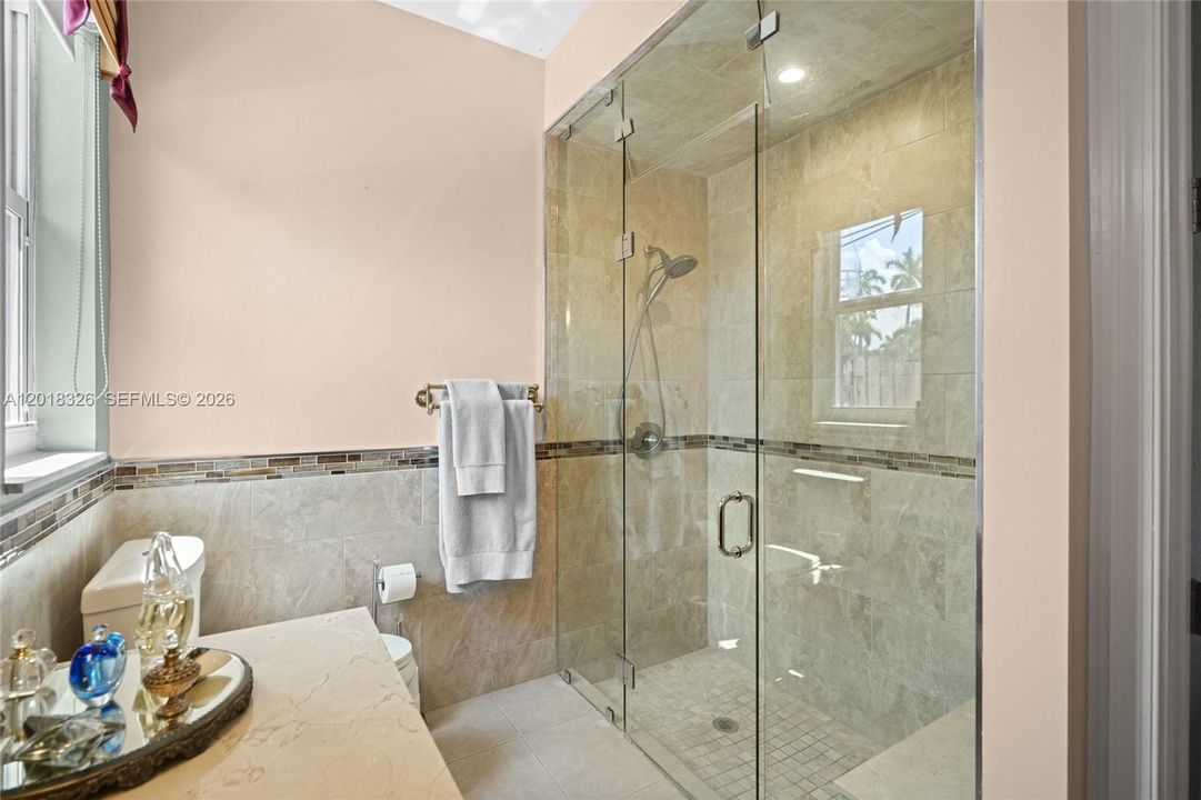 En Venta: $699,000 (3 camas, 2 baños, 2163 Pies cuadrados)