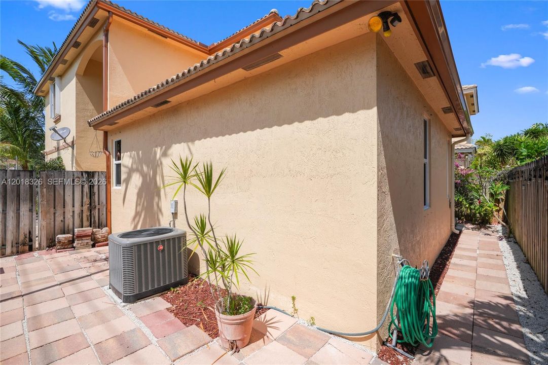 En Venta: $699,000 (3 camas, 2 baños, 2163 Pies cuadrados)