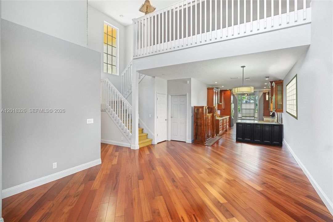 En Venta: $699,000 (3 camas, 2 baños, 2163 Pies cuadrados)